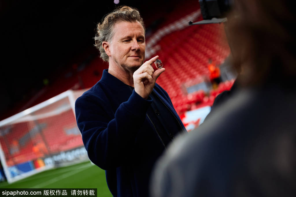 卡拉格获颁“一人一城”奖：为利物浦的忠诚与骄傲